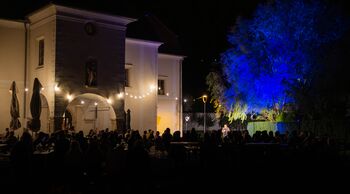 Večeri pod Vrbo: uspešno zaključen poletni cikel kulture pred Graščino Oplotnica Večeri pod Vrbo: uspešno zaključen poletni cikel kulture pred Graščino Oplotnica