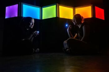 PREDSTAVA ZA OTROKE: SKRIVNOST V MAVRIČNEM MESTU