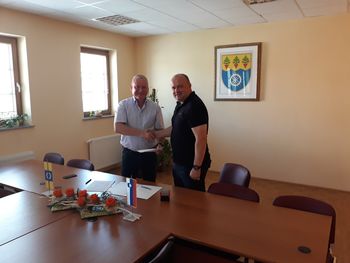 Pogodba za rekonstrukcijo mrliške vežice v Čadramu podpisana