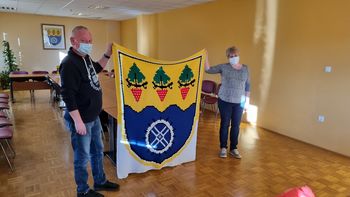 Oplotniški kvačkan grb