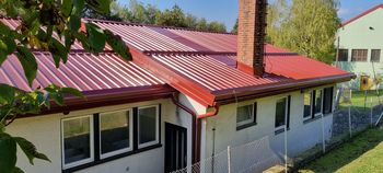 NOVA STREHA NA STAREM VRTCU V OPLOTNICI