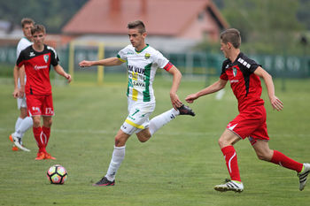 Tudi v drugo visok poraz naših nogometašev