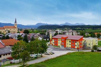 Moten promet z delnimi popolnimi zaporami na območju Osnovne šole Vojnik