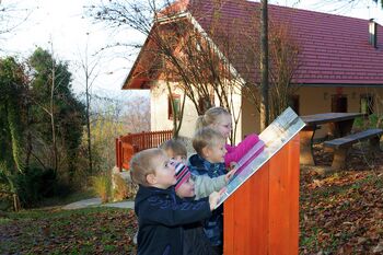 OBVESTILO OBISKOVALCEM GOZDNE UČNE POTI MODRIJANOV OBVESTILO OBISKOVALCEM GOZDNE UČNE POTI MODRIJANOV