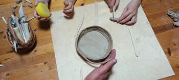 Košček doma: delavnica oblikovanja gline za družine