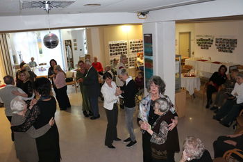 Ples seniorjev v KDS POSLOVNI ENOTI SLOVENJ GRADEC Ples seniorjev v KDS POSLOVNI ENOTI SLOVENJ GRADEC