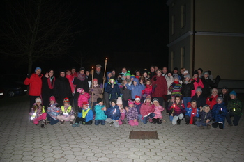 Pohod ob polni luni Pohod ob polni luni