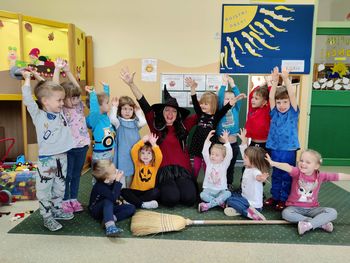 Čarovnica Vilma na obisku v Vrtcu Cirkovce