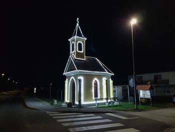 Tradicionalni prižig lučk na Forštatski kapeli