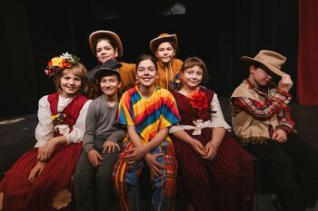 OTROŠKI MUZIKAL PLEŠOČI OSLIČEK