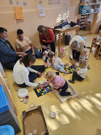 Obisk babic, dedkov in prababic v oddelku Zvonček