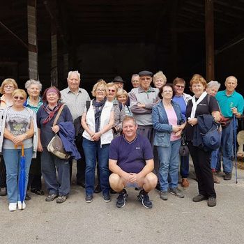 Upokojenci iz Oplotnice na pohodu v čast občinskega praznika