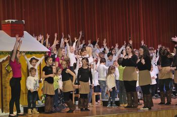 PRAZNIČNI KONCERT GLASBENEGA CENTRA DO RE MI