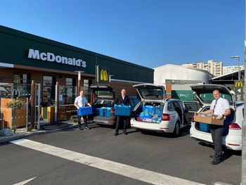 Koronavirus: McDonald's doniral več kot 2 toni živil dobrodelnim organizacijam in domovom za starostnike po vsej Sloveniji