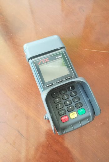 Pred stavbo občine našli POS terminal