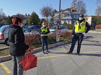 Koronavirus: Spoštujete čas, ko greste lahko v trgovino?