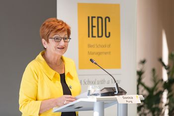 "Globalna kriza kot izziv voditeljstva"