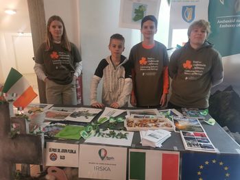 Blejski osnovnošolci na Evropski vasi