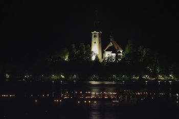 Vikendi ob jezeru: Vino ob jezeru in lučke na jezeru