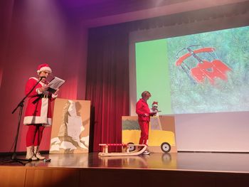 Pravljični december s pravljico Rdeče sani in plesno skupino Tince