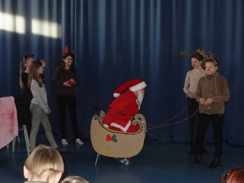 Božičku pomagali otroci iz Žapuž