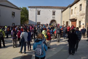 Pohodniki prihajali od blizu in daleč