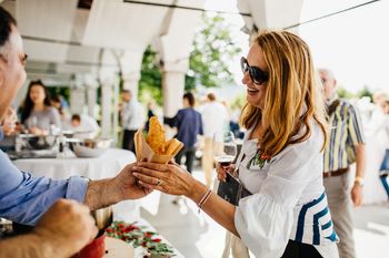 Pomladna dneva privabila na Zemono množice