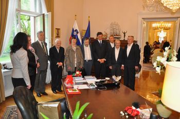 Prostovoljci v Domu starejših Ajdovščina Prostovoljci v Domu starejših Ajdovščina