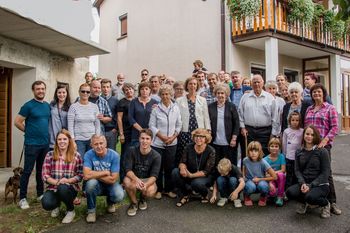 Srečanje rodbine Kravos – po domače Petroučkovih Srečanje rodbine Kravos – po domače Petroučkovih