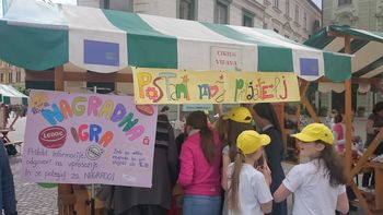 Dijakinje Škofijske gimnazije Vipava predstavile svoje prostovoljsko delo