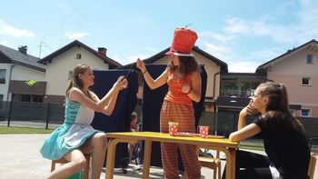 Sneguljčica in Alica v čudežni deželi v vrtcu Sonček Sneguljčica in Alica v čudežni deželi v vrtcu Sonček