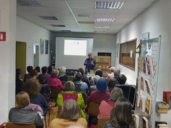 Sanja Lončar v Občinski knjižnici Vransko