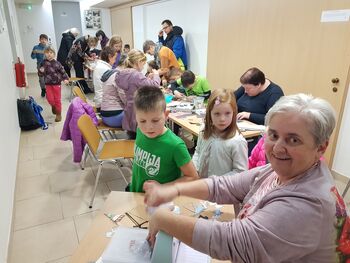 Božično-novoletna ustvarjalnica v Občinski knjižnici Vransko Božično-novoletna ustvarjalnica v Občinski knjižnici Vransko