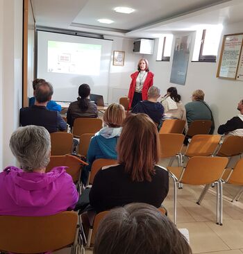 O balkonskih zasaditvah in okrasnem vrtu na podeželju v Občinski knjižnici Vransko