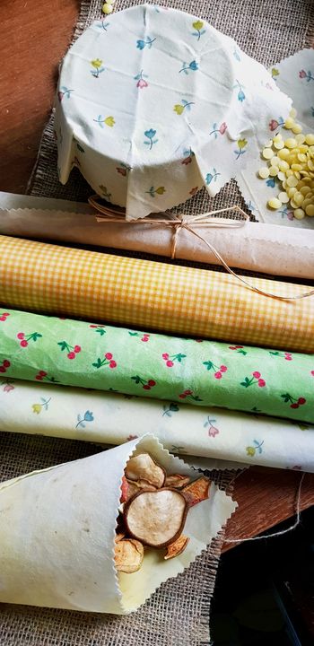 IZDELAVA NARAVNIH OVOJEV ALI FOLIJ ZA SHRANJEVANJE IN NAKUPOVANJE HRANE