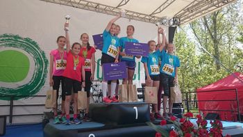 SEVNIŠKE ATLETINJE  SUVERENE NA OSNOVNOŠOLSKEM TEKU TROJK