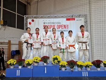 Zala Miklavc in ostali člani Kluba borilnih veščin Fudoshin zelo uspešni na mednarodnem tekmovanju v Severni Makedoniji (Skopje Open) in v Jadranski ju jitsu ligi 2025