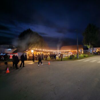 Prižig lučk v vasi Starošince