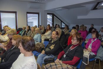 Članice društva poslovnih žensk FAM leto začele povezovalno in strokovno v podjetju FAVN 