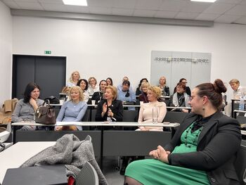 Podjetnice med znanostjo in umetno inteligenco Podjetnice med znanostjo in umetno inteligenco