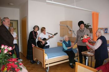 VOŠČILO NAJSTAREJŠI STANOVALKI