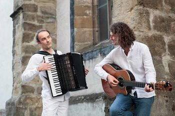 NARAZEN, VENDAR VEDNO SKUPAJ