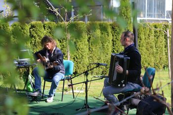 NARAZEN, VENDAR VEDNO SKUPAJ