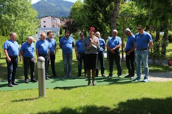 IZPOD BALKONOV V PARK-u