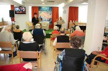 USTVARJALEN TEDEN V DOMU