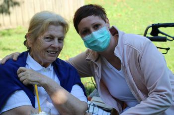 Trinajstič pod balkoni