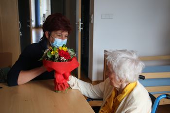 TRETJINA STANOVALCEV STAREJŠIH OD 90 LET