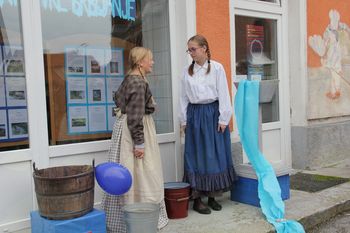 DEKD 2017: »TAM PRI ŠTIRNI VRE BRBLJANJE …« (J. Menart)