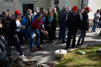 Sekanje pirhov na Primskovem