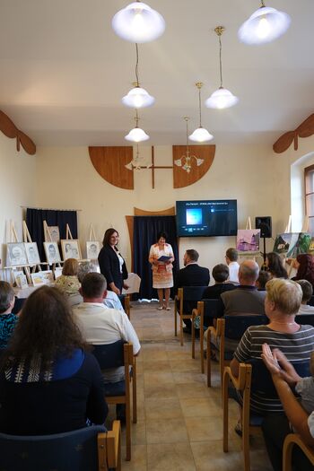 Prva samostojna razstava likovnih del na Primskovem v Miklavževi dvorani